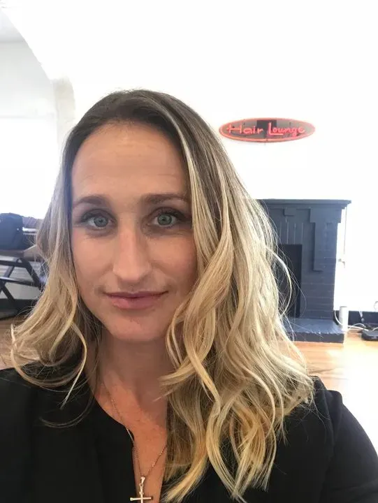 https://cdn.salonspotlight.com/photos/AIYM047yBPVinZikXWt9/55cc565f-f4f2-4e34-a4f7-5f51601a25c9_720x720