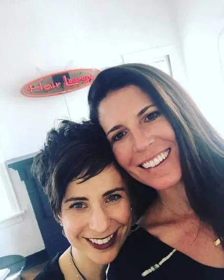 https://cdn.salonspotlight.com/photos/AIYM047yBPVinZikXWt9/8a40230b-8f89-4890-91af-d63048e5241a_720x720