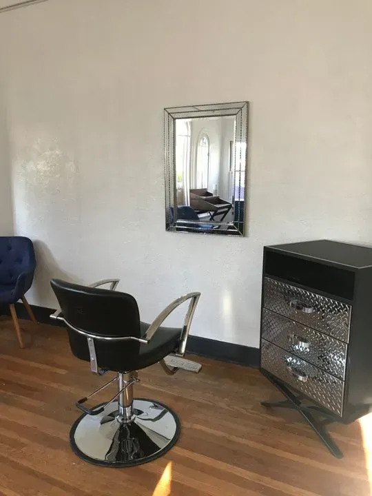 https://cdn.salonspotlight.com/photos/AIYM047yBPVinZikXWt9/e039f116-949e-4920-a9dd-0a48a9a80739_720x720