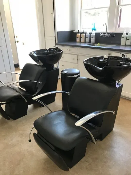https://cdn.salonspotlight.com/photos/AIYM047yBPVinZikXWt9/e08266fa-fff3-4de8-a86d-88617236447a_720x720