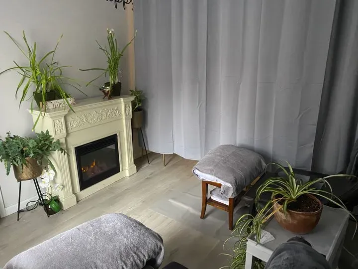 https://cdn.salonspotlight.com/photos/AK2XK5BO7phSimW67Qwr/00034267-5a3e-4184-9d70-0a0027ece08d_720x720