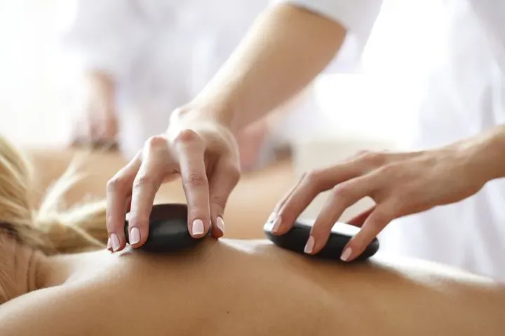 https://cdn.salonspotlight.com/photos/AK2XK5BO7phSimW67Qwr/1c8e0bd4-3559-4e89-8259-59a037501ec0_720x720