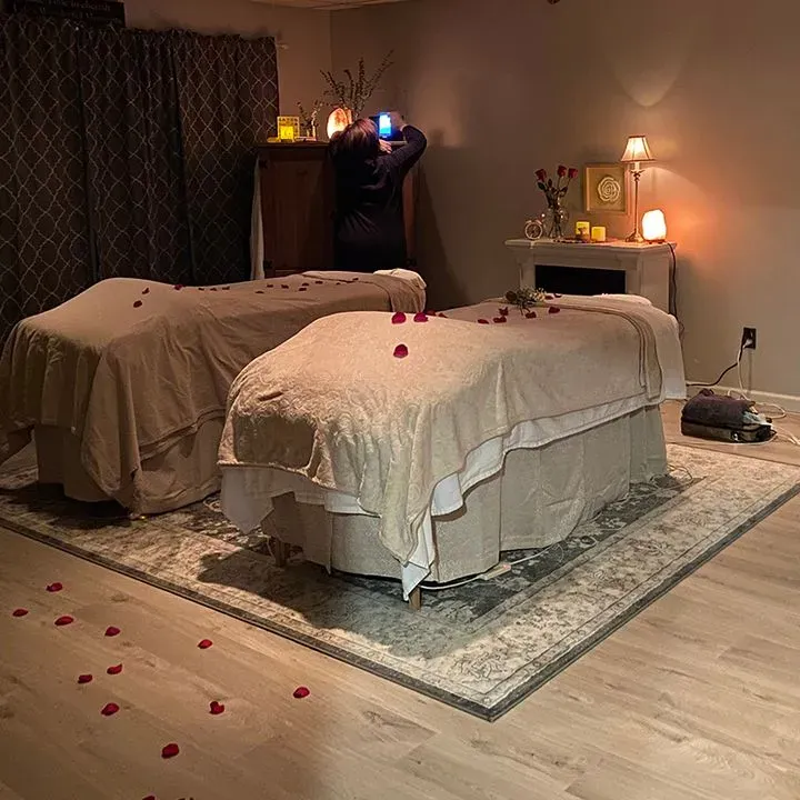 https://cdn.salonspotlight.com/photos/AK2XK5BO7phSimW67Qwr/4d11da33-d4bd-4192-a244-de527e4173ac_720x720