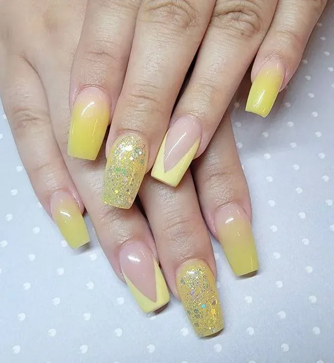 https://cdn.salonspotlight.com/photos/AKZsoXbfxDVkruS4LtDS/e5d6d15b-bc01-4bd6-9586-bb4399416b0d_720x720