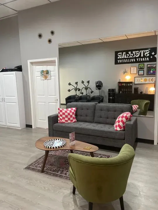 https://cdn.salonspotlight.com/photos/AKciG11iUCqmWC0jSgGg/6ce78740-061f-40fd-b649-200bb8c9ad54_720x720