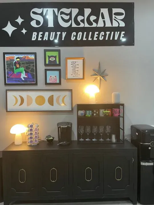 https://cdn.salonspotlight.com/photos/AKciG11iUCqmWC0jSgGg/822314c8-f5d1-4aae-86cd-d0ed898d913b_720x720