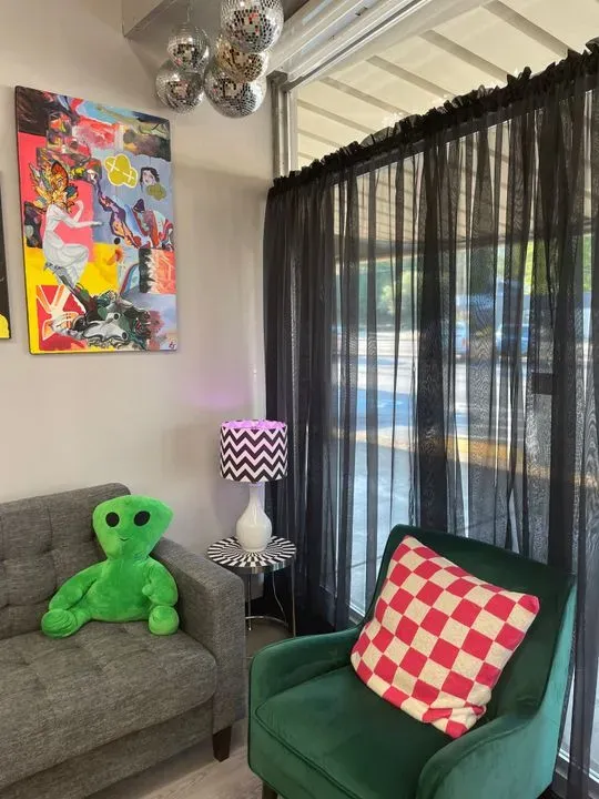 https://cdn.salonspotlight.com/photos/AKciG11iUCqmWC0jSgGg/f37b27ed-5abb-4207-9f52-af398c798235_720x720