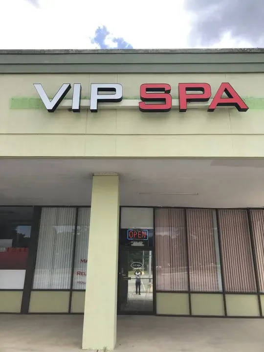 https://cdn.salonspotlight.com/photos/ALkBjimrtDlrBDhMyI6r/3cd6a135-7ef0-471e-8f04-4cd897285568_720x720