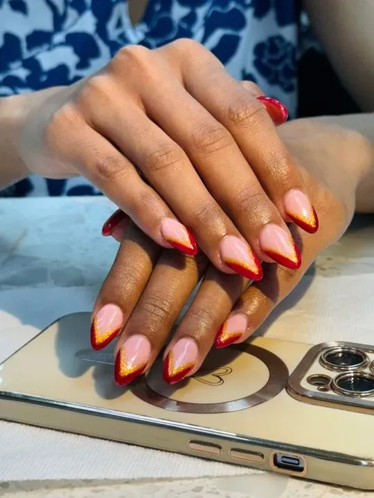 https://cdn.salonspotlight.com/photos/AMaK7dF7FIPrhgJ9X6jN/60f5ff66-fb3d-41df-a3f3-8dbbb3146505_720x720