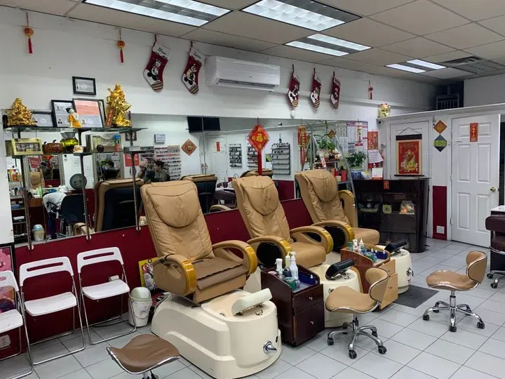 https://cdn.salonspotlight.com/photos/AMaK7dF7FIPrhgJ9X6jN/693fd17c-e272-48d4-82e7-ea421630e463_720x720