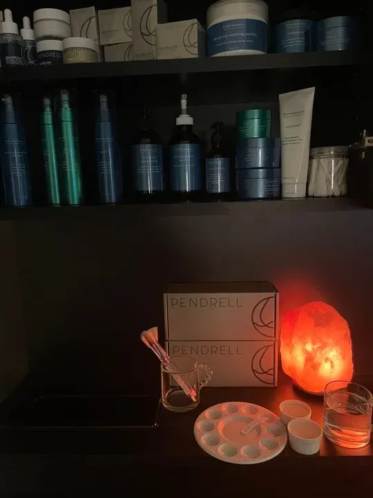 https://cdn.salonspotlight.com/photos/ANRjFRFj6BsUr48mPFWI/0daec4fa-70b8-48ae-a2e1-560f2c486e6d_720x720