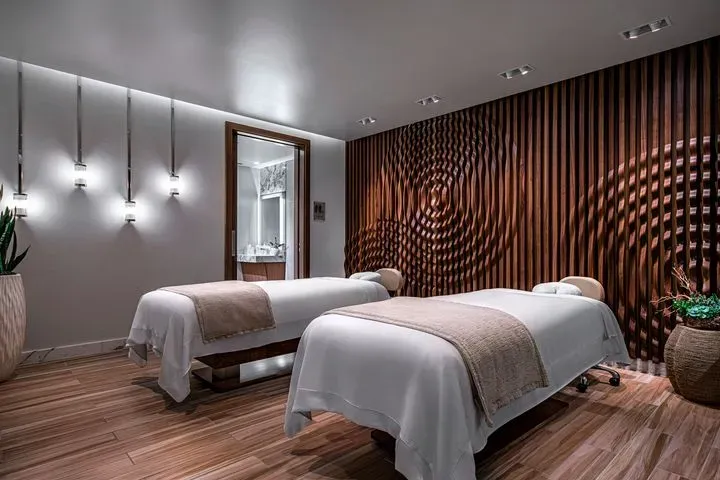 https://cdn.salonspotlight.com/photos/ANeqKfiqCVEdofX6E1JT/2e5fca35-6d50-421f-9154-b07f74af925e_720x720