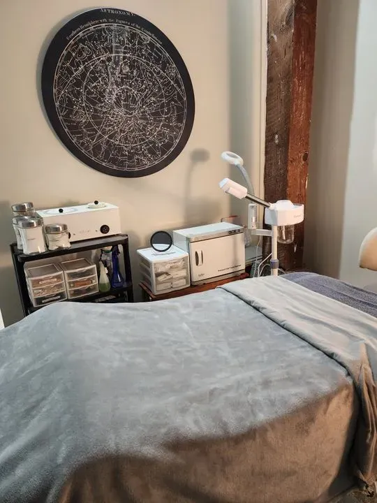 https://cdn.salonspotlight.com/photos/ANx6aLAFDx1bYpKVpseG/9b90d736-b153-4bc9-9eb4-5ad370b68298_720x720