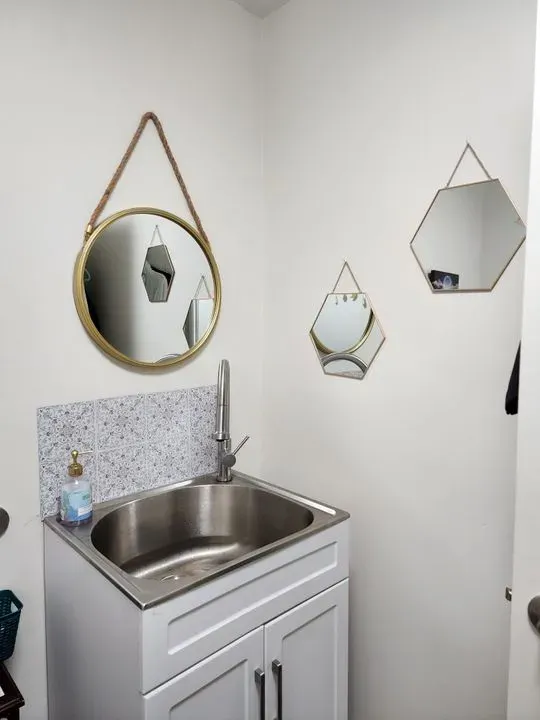 https://cdn.salonspotlight.com/photos/ANx6aLAFDx1bYpKVpseG/d0b25fd6-0f8b-4a64-9e89-3996eb238434_720x720