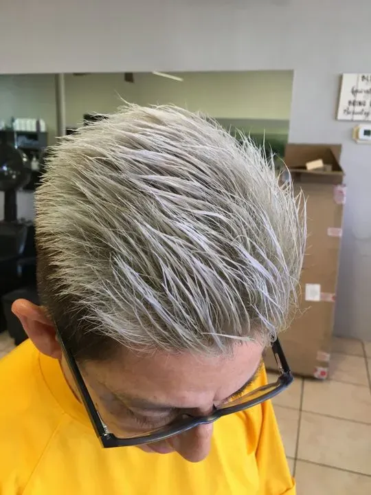 https://cdn.salonspotlight.com/photos/AO5orwzsv756NrT7bB21/fe0469bb-e3cb-44a6-b731-4461f71fb260_720x720
