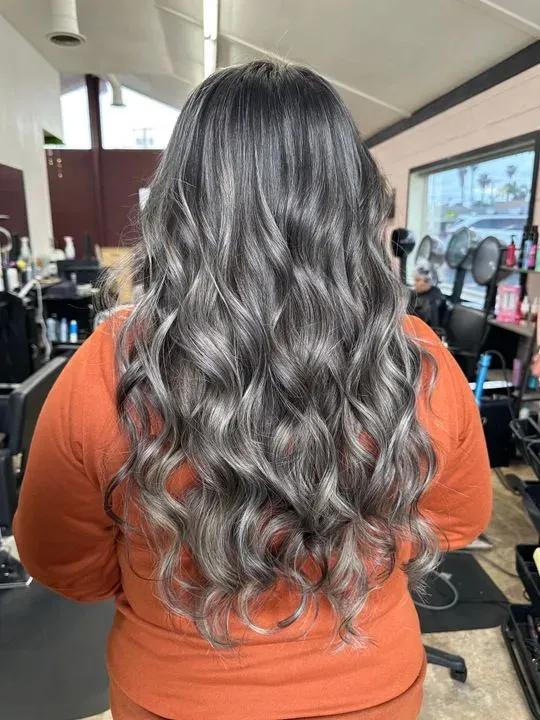 https://cdn.salonspotlight.com/photos/AOj7vMT0KVOe9q00Fo57/9d602cbc-7883-4966-b346-85021ce3edf0_720x720