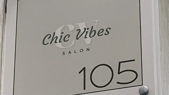https://cdn.salonspotlight.com/photos/APM7uvNwq7J0VCDx3gII/5519d3e7-ac8a-4a84-ad05-ef892cfbb09a_720x720