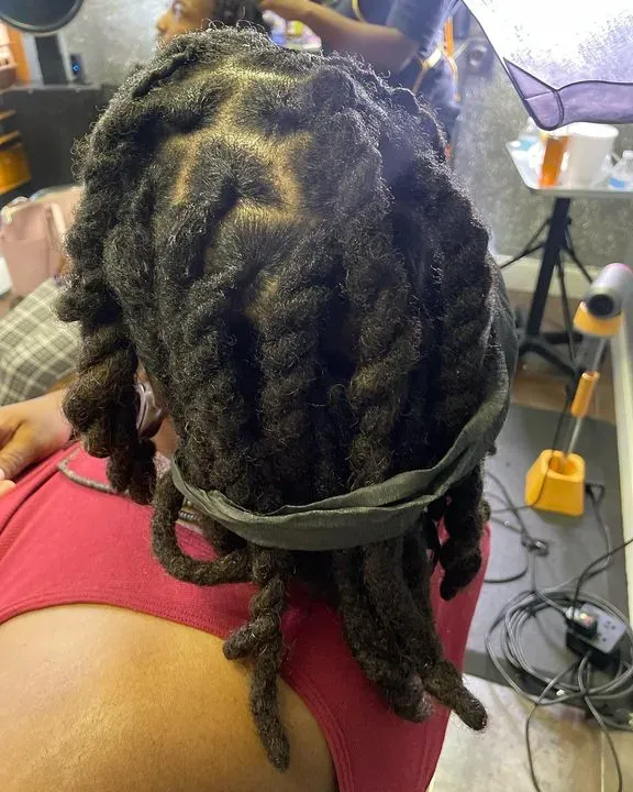 https://cdn.salonspotlight.com/photos/AR77cxBRhLgaoYlDzS8J/19045af3-6718-4b2a-9539-48aff40c6c67_720x720