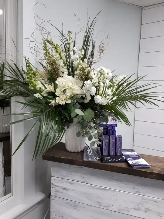 https://cdn.salonspotlight.com/photos/ARtHhslEMpsQAQwgfM6R/33f30aab-00ed-490a-86b1-2899d018fbab_720x720