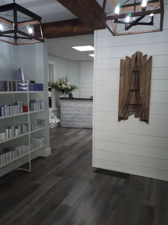 https://cdn.salonspotlight.com/photos/ARtHhslEMpsQAQwgfM6R/fda2c515-27c4-480b-be63-d2f429bd412d_720x720