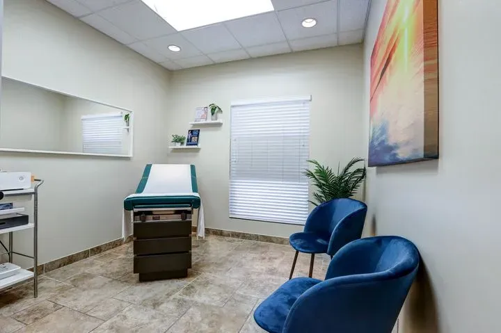 https://cdn.salonspotlight.com/photos/AV4lDAYSRBvIliwXlcaw/6876a4cc-e014-4242-8979-d2aeb8e8e162_720x720