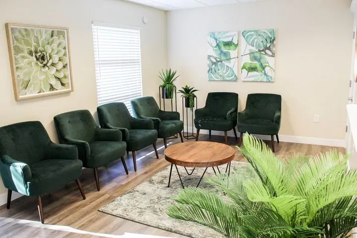 https://cdn.salonspotlight.com/photos/AV4lDAYSRBvIliwXlcaw/9c7e03f3-b982-4bd7-83a8-7a122cb2ba55_720x720