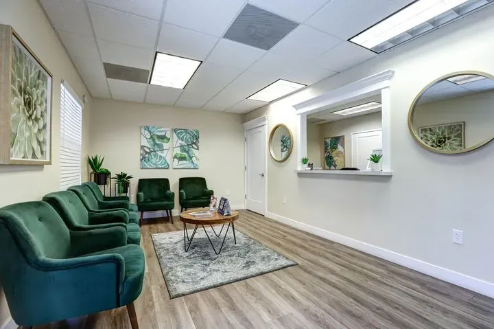 https://cdn.salonspotlight.com/photos/AV4lDAYSRBvIliwXlcaw/f47ce341-45ad-40a0-aa79-5c556910600b_720x720