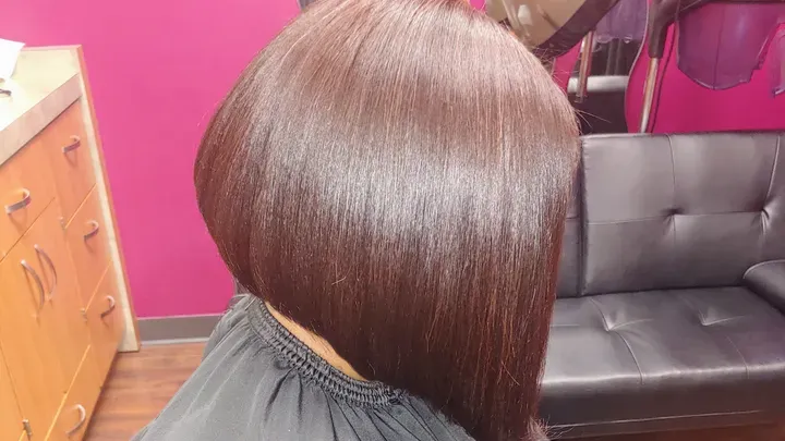 https://cdn.salonspotlight.com/photos/AW1VTD1IJunff6sDoOSc/a0321c4d-4c21-4252-a5cc-94ecf89c883c_720x720