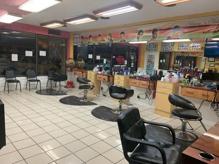 https://cdn.salonspotlight.com/photos/AWifOexYxca6zHP028C3/00692e49-2137-411c-8dde-3af03aa44f50_720x720