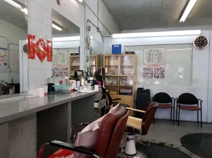 https://cdn.salonspotlight.com/photos/AYMZFW34JwluvsJQ9RvI/03f5f373-044c-4fe5-9f6d-5009dae0d658_720x720