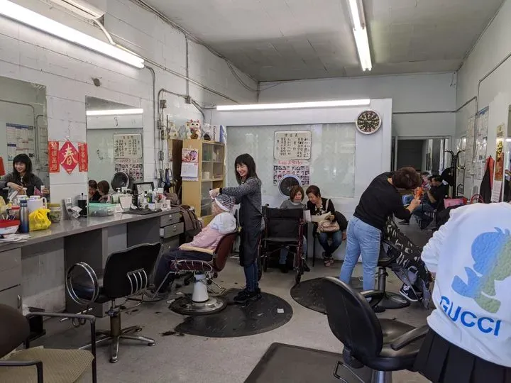 https://cdn.salonspotlight.com/photos/AYMZFW34JwluvsJQ9RvI/a9b46fd1-7538-49be-9213-50d6eafba9f7_720x720
