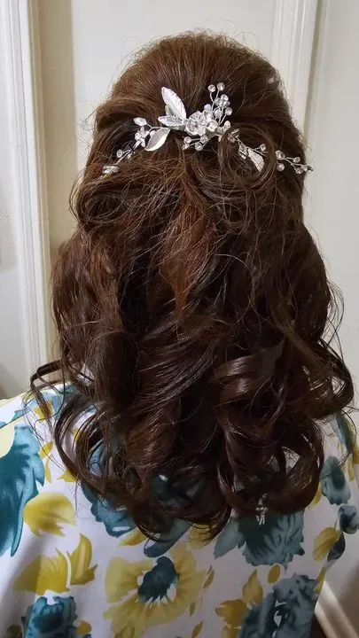 https://cdn.salonspotlight.com/photos/AZ3TnarTwmMb57JxTkDP/8b753ab2-1d41-4373-8882-47767c00bfaf_720x720