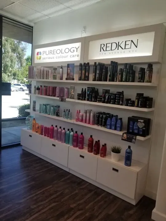 https://cdn.salonspotlight.com/photos/AaciH9cxFExVVCiVJ9Mr/6c79819c-2b3b-4fcf-9773-a7217d84c82e_720x720