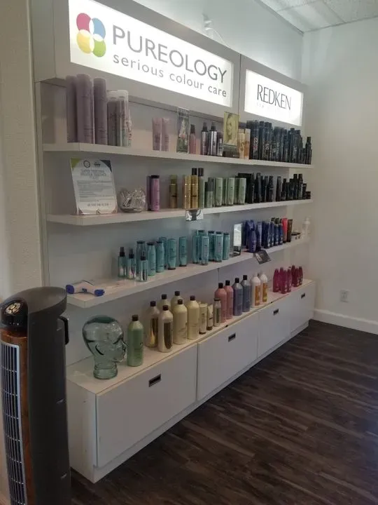 https://cdn.salonspotlight.com/photos/AaciH9cxFExVVCiVJ9Mr/e43d06fc-5d93-459b-ad63-71103759f63c_720x720