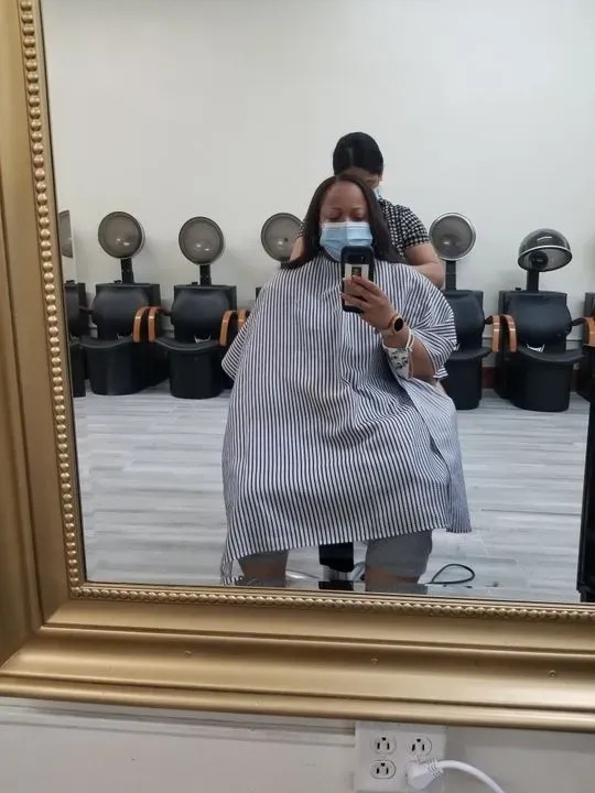 https://cdn.salonspotlight.com/photos/Aai9mUjAyIzCZ1MjjOhv/c3c61b8f-1d1c-4fb4-ba5e-eae8afc42b5f_720x720