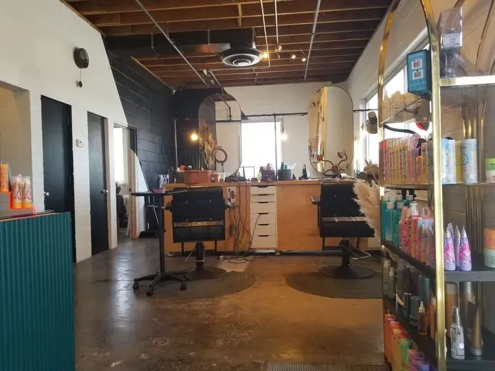 https://cdn.salonspotlight.com/photos/AbgxVpcEGmI1hgZduzKt/2d640d27-8540-4d1b-a56b-9f5c7ec67cbd_720x720