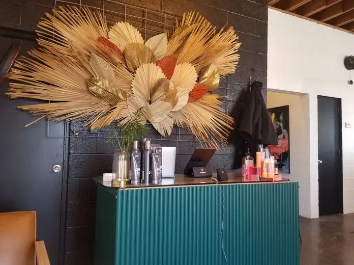https://cdn.salonspotlight.com/photos/AbgxVpcEGmI1hgZduzKt/a2bb79d1-ec67-4c73-a973-5e7b4fdeb44f_720x720