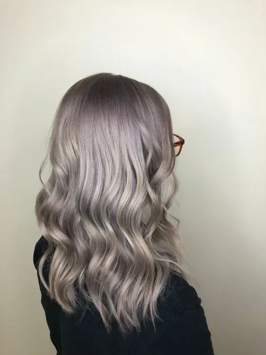 https://cdn.salonspotlight.com/photos/AbgxVpcEGmI1hgZduzKt/c8bb98da-58e7-4c86-b204-4cd748de4bc2_720x720