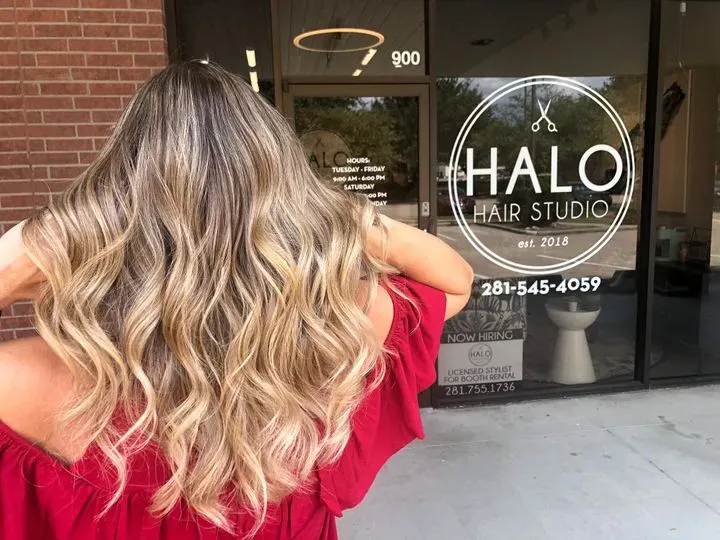 https://cdn.salonspotlight.com/photos/AeZcdLcnZXdGTEwxbkBq/2e8a60a7-7d89-4804-8f40-468e16e3be5a_720x720