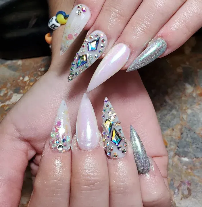 https://cdn.salonspotlight.com/photos/Aeg7ww7XnbDArw8bSafK/c37319db-407e-468d-b589-c9a006761735_720x720