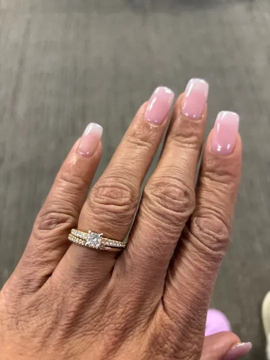 https://cdn.salonspotlight.com/photos/Aeg7ww7XnbDArw8bSafK/fc9577a9-c862-4883-94eb-f35cf491aa4a_720x720