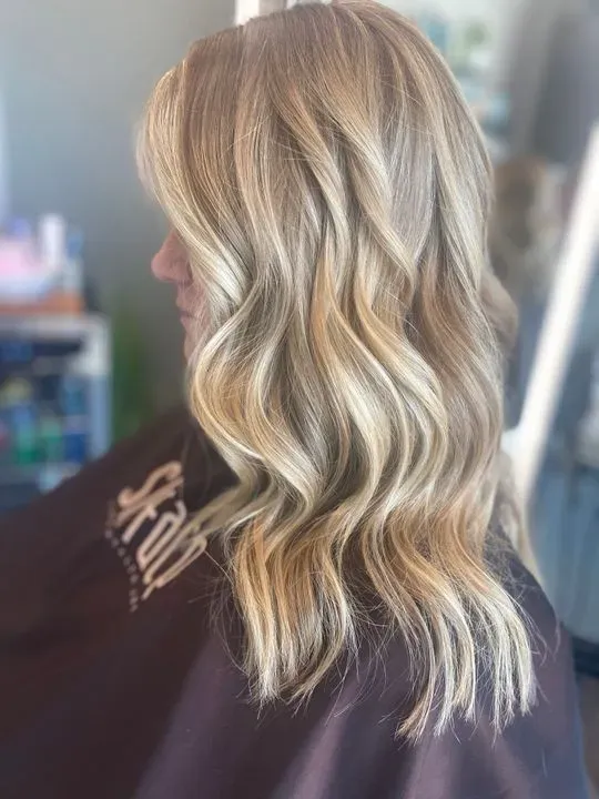 https://cdn.salonspotlight.com/photos/AgqeB21gGD3KkHnZmINV/14949a88-8885-4bf8-85a4-1534a95fcf98_720x720
