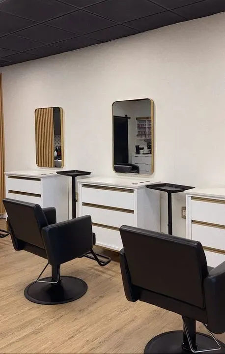 https://cdn.salonspotlight.com/photos/AhcgWKDqAKsskihHfrQd/c966c898-fcd7-431d-9a59-c623c02d973e_720x720