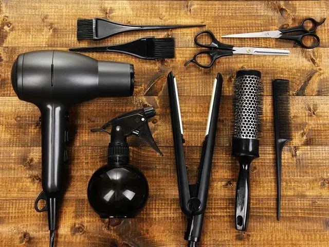 https://cdn.salonspotlight.com/photos/AhqHP3ipGThfiNrxUTkx/14a95a45-d45b-43a3-b721-d072af40311a_720x720