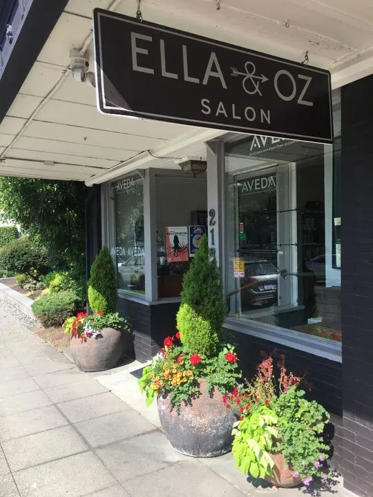 https://cdn.salonspotlight.com/photos/AiX7IhgaL2xnmr72Brb9/891b7dbb-ebc3-4b03-8608-372e31be9488_720x720