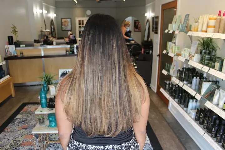 https://cdn.salonspotlight.com/photos/AiX7IhgaL2xnmr72Brb9/c80fb8c6-d674-412e-9f82-22429dde1bec_720x720