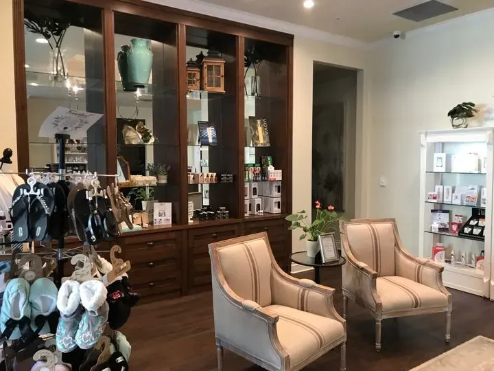 https://cdn.salonspotlight.com/photos/AiwXsupkNI4OnJEZ0qsc/28153021-f6ba-4993-a078-811e55a3025b_720x720