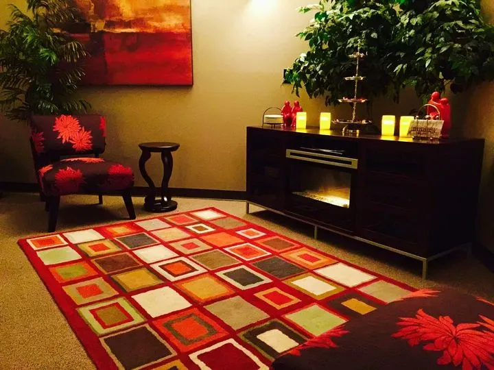 https://cdn.salonspotlight.com/photos/AjC1Hia7YRwi2cVixG4R/6a3d1e5d-d847-470d-87fb-ca7ab3ded261_720x720