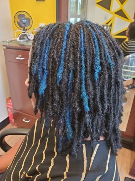 https://cdn.salonspotlight.com/photos/AkyxsEz1J5gzL5T62Tvu/5aba6242-a99b-4e70-8085-9ca2e2ee548f_720x720