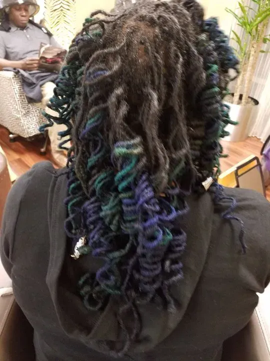 https://cdn.salonspotlight.com/photos/AkyxsEz1J5gzL5T62Tvu/94935eca-b220-402e-910c-483f521ca28c_720x720